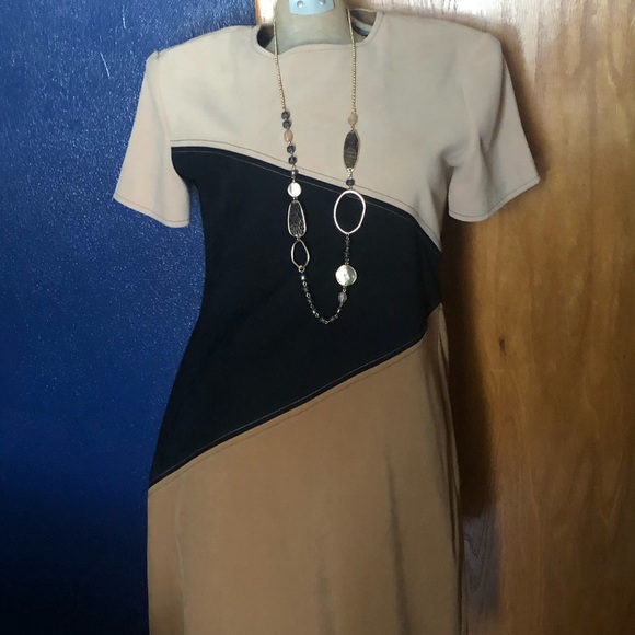 Beautiful like new multi-colored modern dress. - Picture 2 of 3